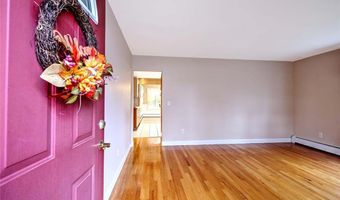 98 Iroquois Rd, Cumberland, RI 02864