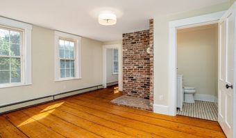 4 Main St, Ashburnham, MA 01430