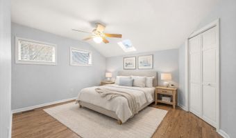 27 W347 Washington Ave, Winfield, IL 60190