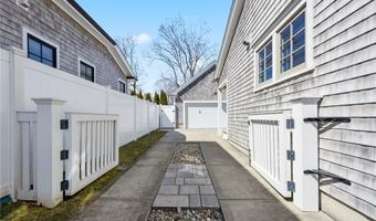 67 Caswell St, Narragansett, RI 02882