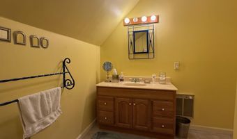 18 Ohandley Dr, Amenia, NY 12501
