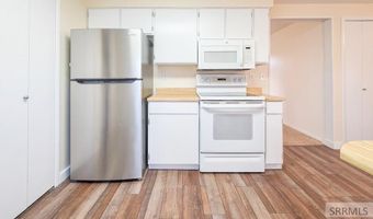 453 Yvonne St, Arco, ID 83213