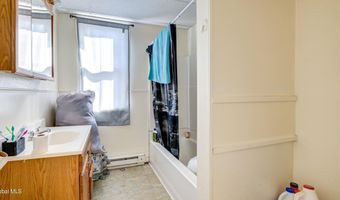 3 Young Ave, Amsterdam, NY 12010