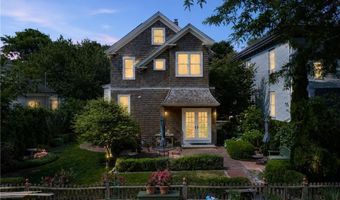 6 Brooks Ave, Newport, RI 02840