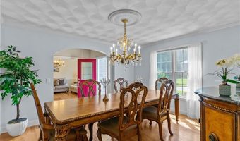 10 Lantern Brook Dr, Lincoln, RI 02865