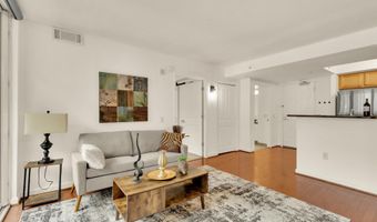 880 N POLLARD St 801, Arlington, VA 22203
