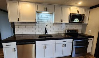 23 W Anderson St, Aurora, MO 65605