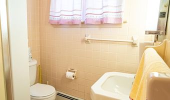 35 Middle Rd, Acton, ME 04001