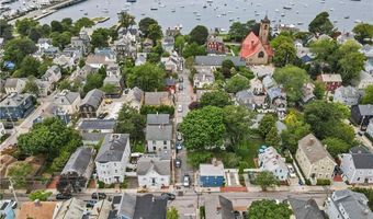 43 Poplar St, Newport, RI 02840