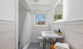 153 Hamilton Ave, Jamestown, RI 02835