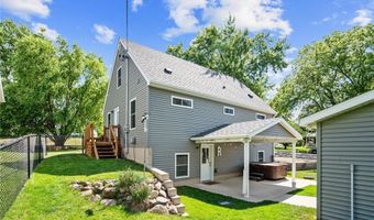 1102 E 2nd St, Anamosa, IA 52205