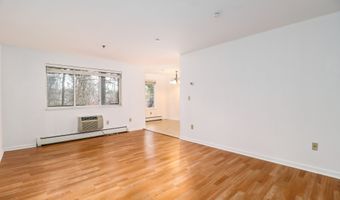 27 Rollingwood Dr 27, Brookfield, CT 06804