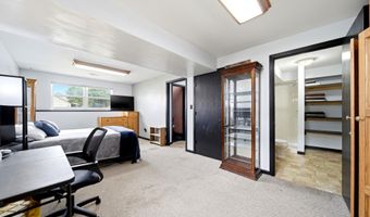 240 E Park Dr, Auburn, KS 66402