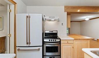364 Bellevue Ave D3, Newport, RI 02840