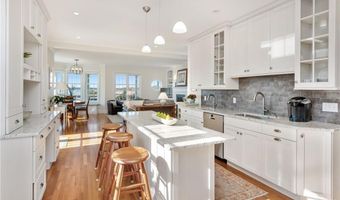 591 Ocean Ave, Newport, RI 02840