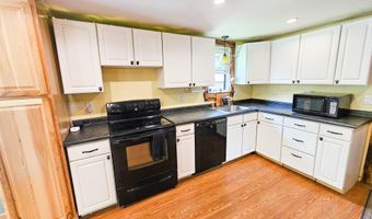 14 Helen St, Auburn, ME 04210