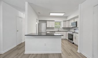 104 HAMPSTEAD Dr, Ambler, PA 19002