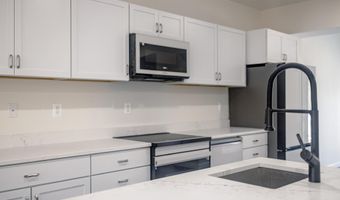 917 EMERSON St NW, Washington, DC 20011