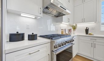 2 W Pine St, Altadena, CA 91001