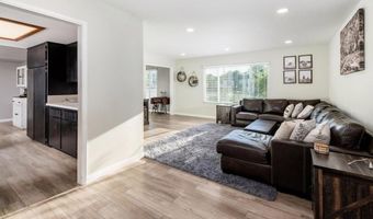 435 W Hawthorne St, Fallbrook, CA 92028