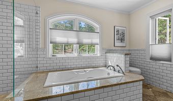 551 Strawberry Ln, Ashland, OR 97520