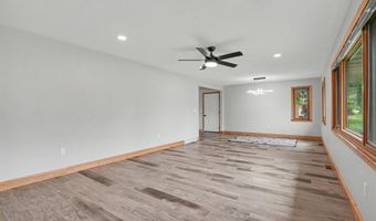 2416 Maplewood Dr, Asbury, IA 52002