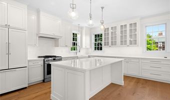 75 Bridge St, Newport, RI 02840