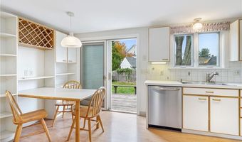 20 Elmsgate Way, East Providence, RI 02916