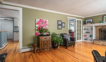 33 Wilbur Rd, Lincoln, RI 02865