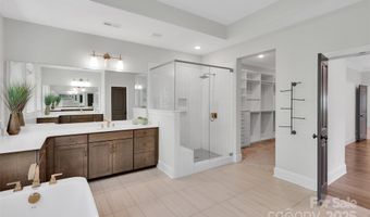 5052 Lesleewood Ct, Charlotte, NC 28226