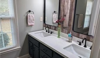 222 Shallowbrook Dr, Advance, NC 27006