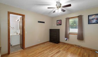 1301 S Tyler Ave, Aurora, MO 65605