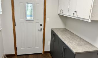 1009 Willow Dr, Aberdeen, SD 57401