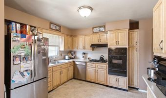 81 Elm St, Beachwood, NJ 08722