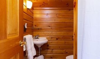135 Longfellow Rd, Jamestown, RI 02835