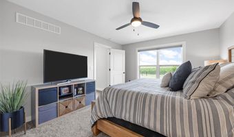 1190 Berkshire Ln, North Liberty, IA 52317