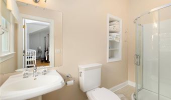 75 N Cliff Dr, Narragansett, RI 02882
