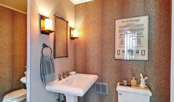 12 Howe St, Bristol, RI 02809