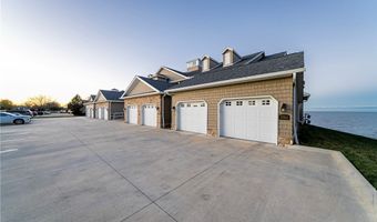 1203 Whispering Shrs, Vermilion, OH 44089