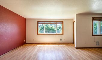 1135 1ST St NE, Bandon, OR 97411