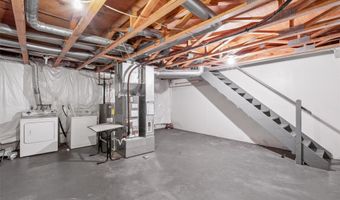 944 Sunburst Ln, Altoona, IA 50009