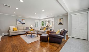 475 Riverside Dr, Cheshire, CT 06410