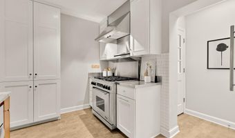 4320 LORCOM Ln, Arlington, VA 22207