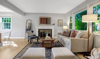 2911 EDGEHILL Dr, Alexandria, VA 22302