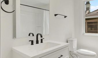 13 E KING St, Abbottstown, PA 17301