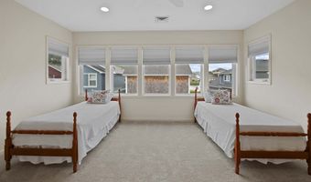 230 Roundhouse Rd, Astoria, OR 97103