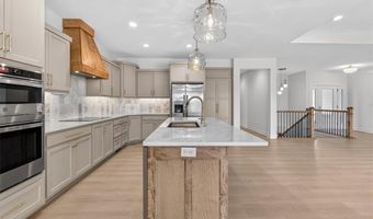 422 NE Lakota Dr, Adrian, MO 64720
