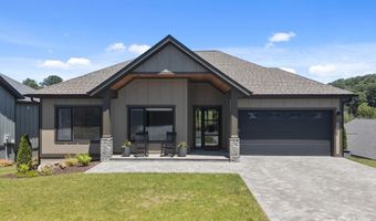 318 Avery Trail Dr, Arden, NC 28704
