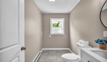2 Riverview Pl, Cromwell, CT 06416