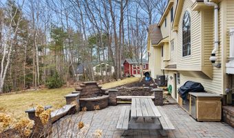 43 Darling Parke Dr, Bangor, ME 04401